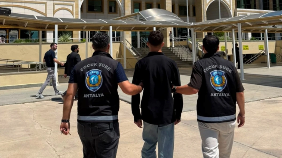 "12'den sonra Antalya'da devlet biziz' diye paylaşım yaptı, gece operasyonuyla yakalandı   