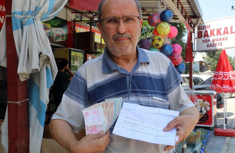 Markete olan borcunu 8 yıl sonra ödeyip helallik istedi 