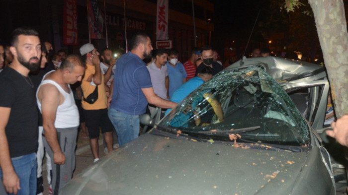 Antalya’da otomobil önce motosiklete sonra ağaca çarptı: 1 ölü, 5 yaralı   