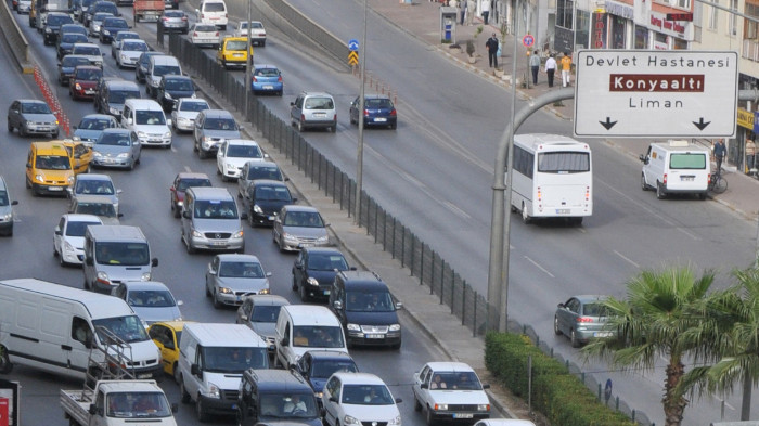 Antalya'da her 2 kişiye 1 araç düşüyor