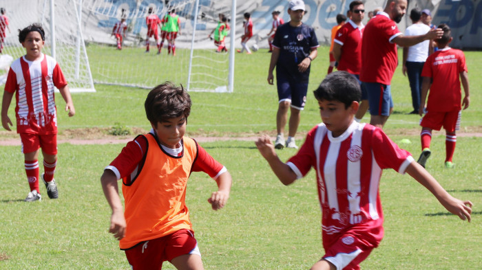 Antalyasporlu küçük futbolcular, 30 Ağustos Zafer Kupası’nda bir araya geldi   