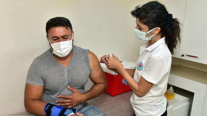 Kepez Belediyesi Sağlık Merkezi, 41 günde 9 bin Covid-19 aşısı yaptı   