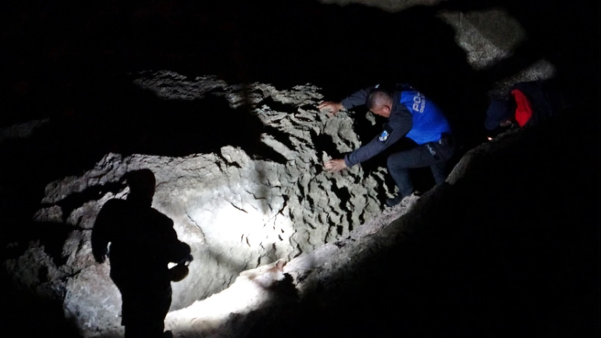 30 metrelik falezlerden kayalık alana düşen genç yaşamını yitirdi   