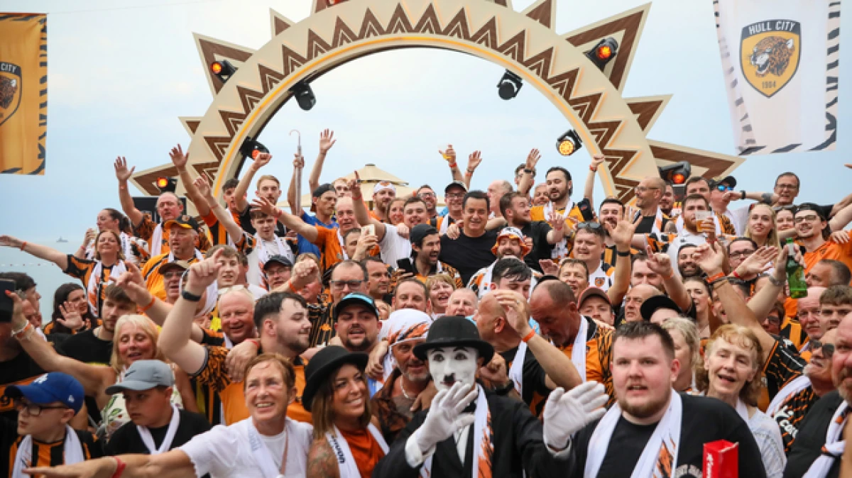 Acun Ilıcalı  Hull City taraftarlarıyla Antalya&rsquo;da buluştu