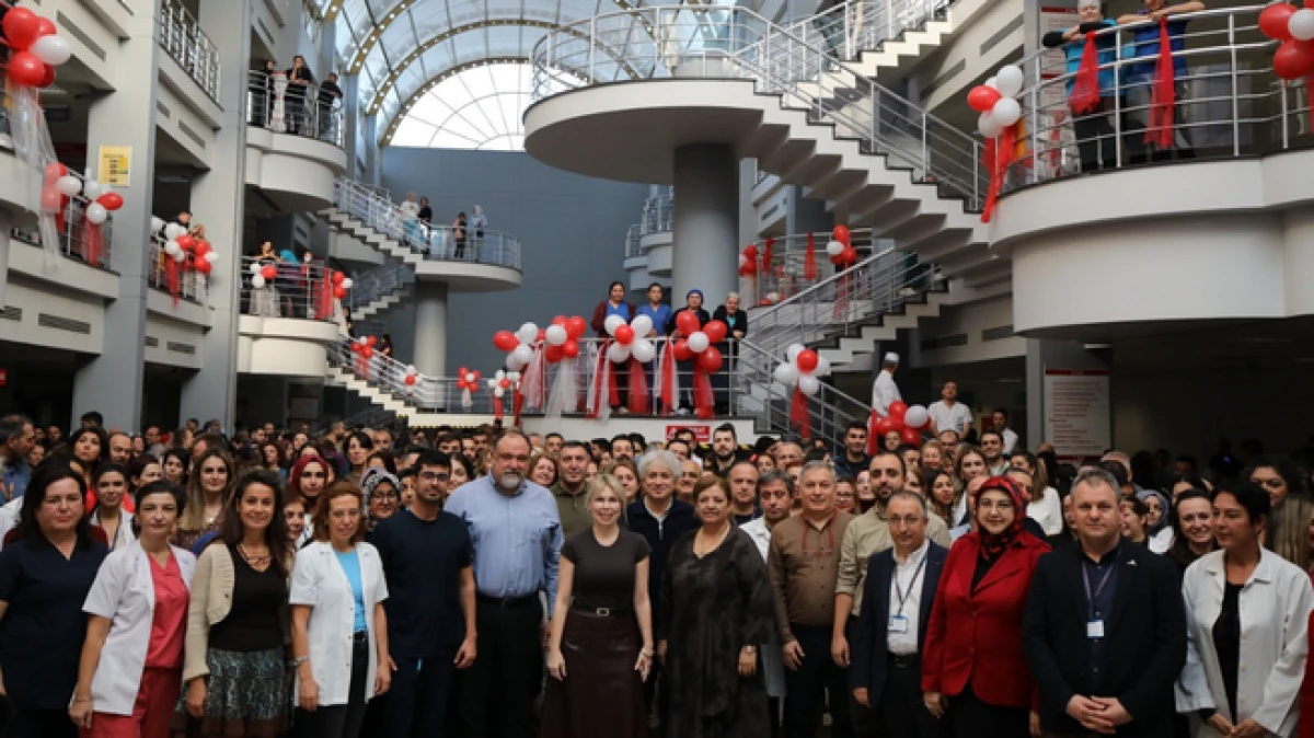 Akdeniz &Uuml;niversitesi Hastanesi'nde yeni yıl coşkusu   