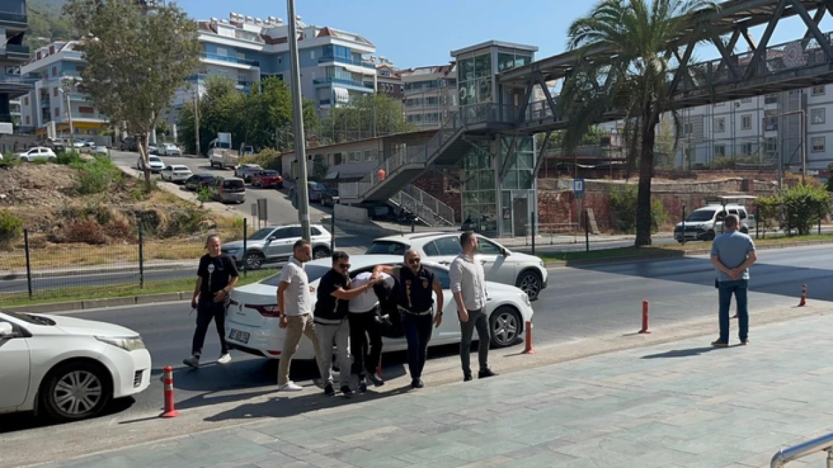 Alanya’da emlakçıyı arayıp kiraladığı evde cinayet işlediğini söyleyen zanlı Gümüşhane’de yakalandı   