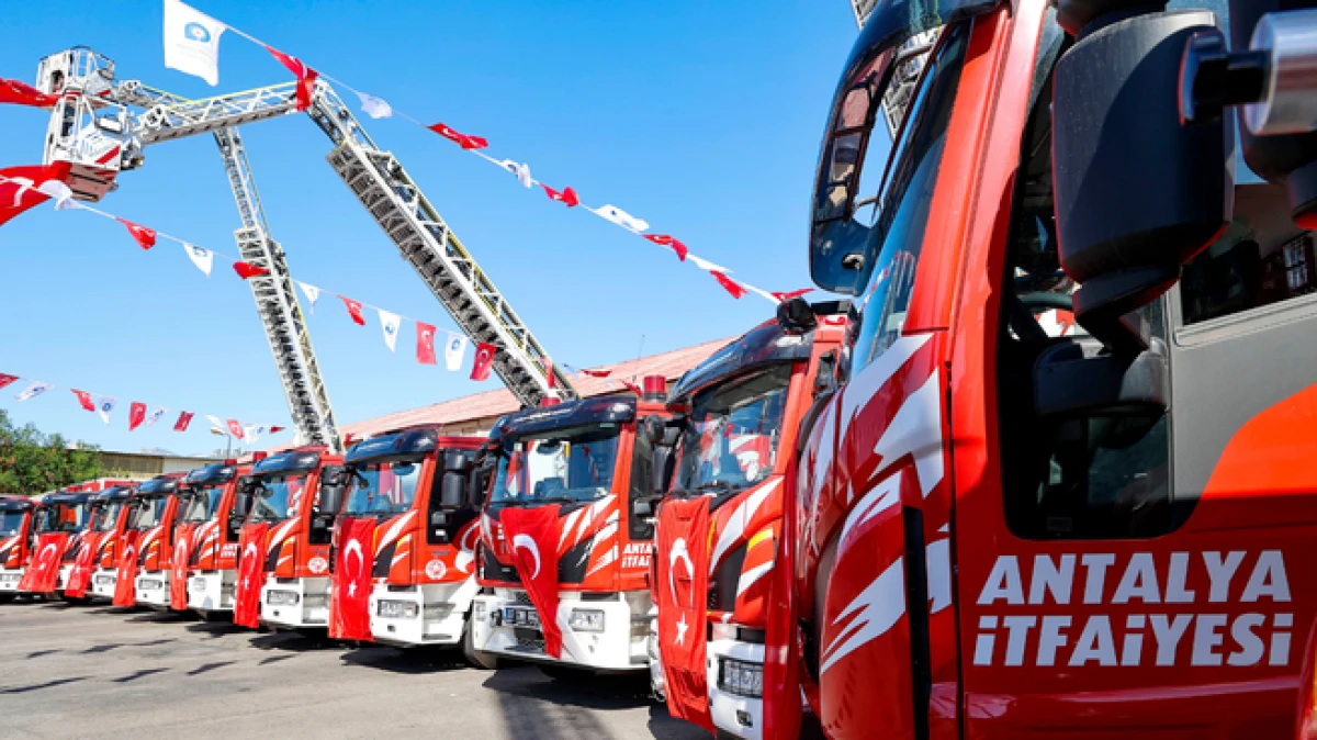 Antalya B&uuml;y&uuml;kşehir Belediyesi İtfaiye filosunu g&uuml;&ccedil;lendirdi