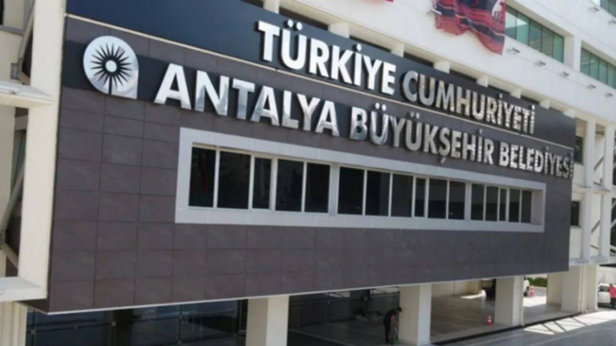 Antalya B&uuml;y&uuml;kşehir Belediyesi'nde iki daire başkanlığı kaldırıldı   