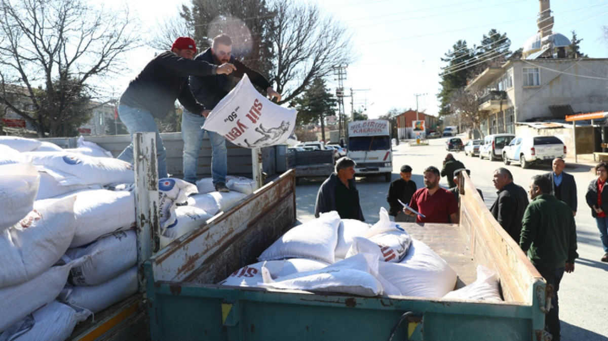 Antalya B&uuml;y&uuml;kşehir'den 2025 yılında hayvancılığa 503 bin 625 kg yem desteği   