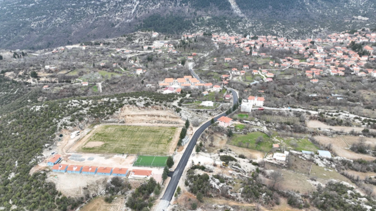 Antalya B&uuml;y&uuml;kşehir'den kırsal mahalle yollarına 759 milyar 505 milyon TL'lik yatırım  