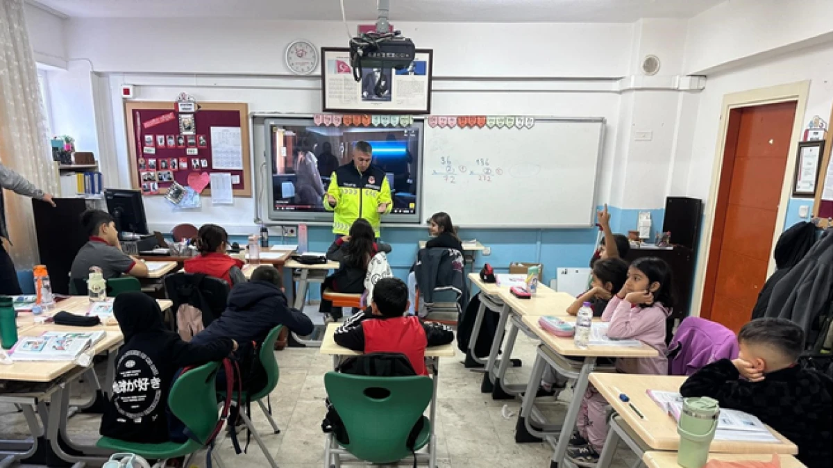 Antalya İl Jandarma Komutanlığı&rsquo;ndan &ouml;ğrencilere trafik eğitimi 