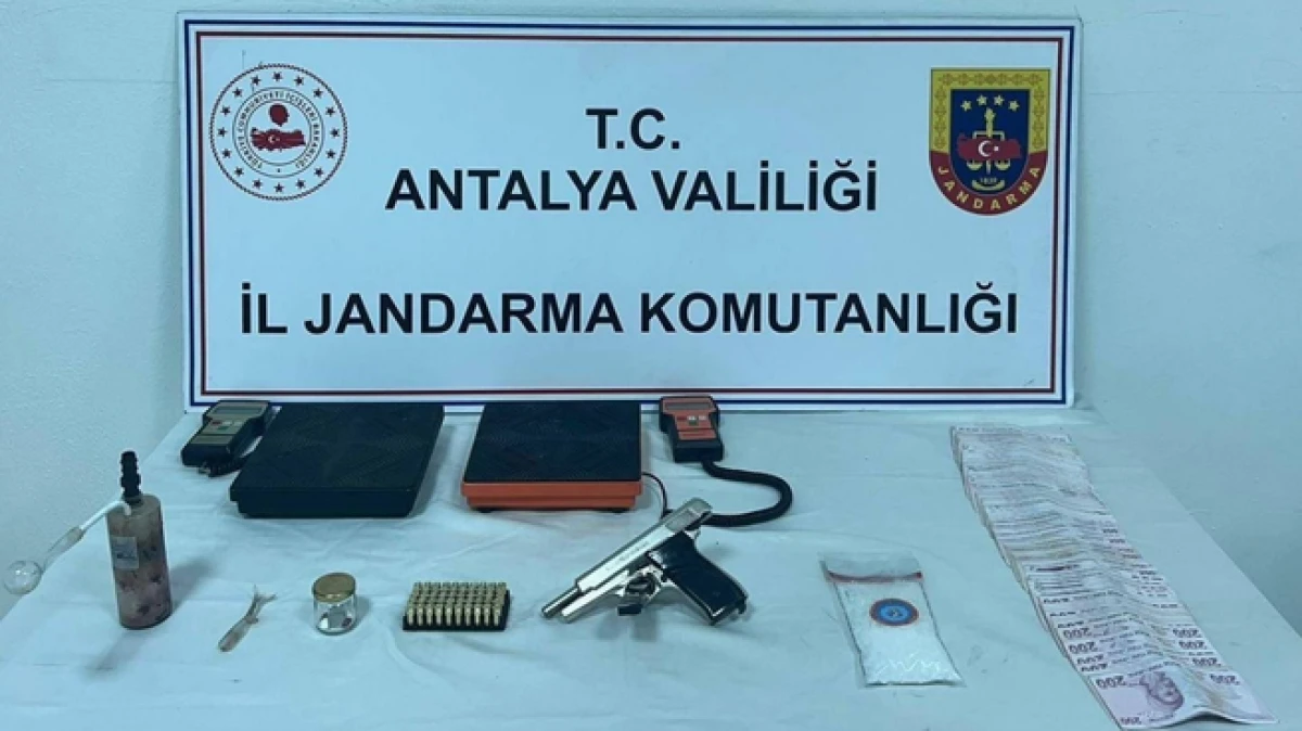 Antalya İl Jandarma Komutanlığı&rsquo;ndan uyuşturucu operasyonu 
