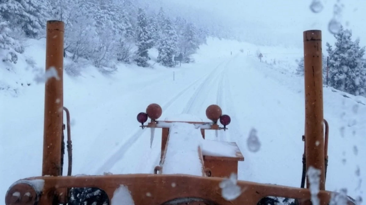 Antalya - Konya kara yolunda kar yağışı aralıklarla devam ediyor   