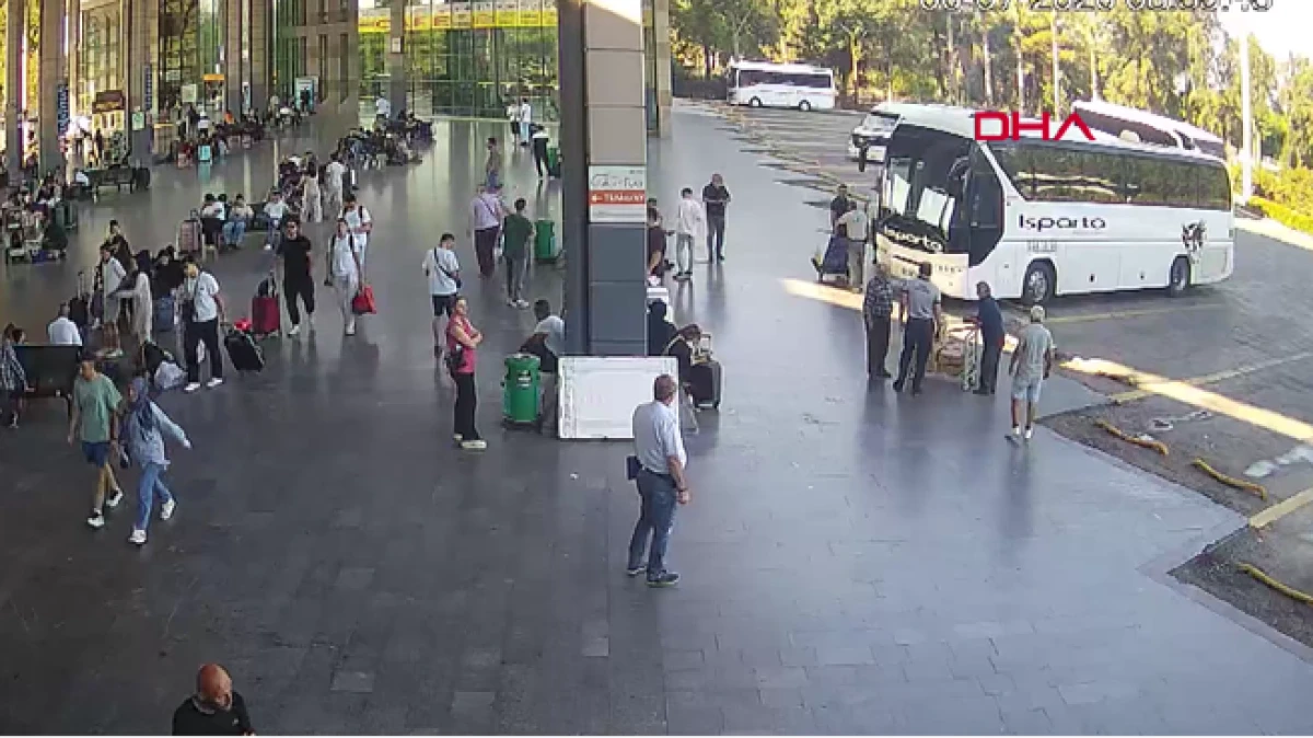 Antalya Otogarı&rsquo;nda usuls&uuml;z taşınan 700 civcive el konuldu