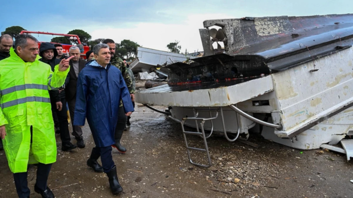 Antalya Valisi Şahin: "Seralar ciddi hasar g&ouml;rd&uuml;, bir kişi yaralandı"   