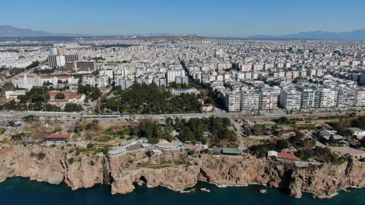 Antalya&rsquo;da 2025 yılında yabancılara konut satışı d&uuml;şt&uuml; 
