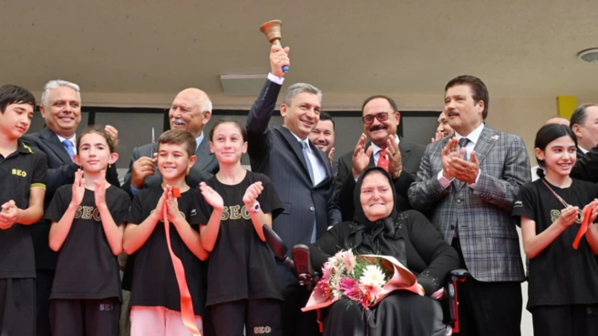 Antalya'da 526 bin 145 öğrenci için ders zili çaldı 