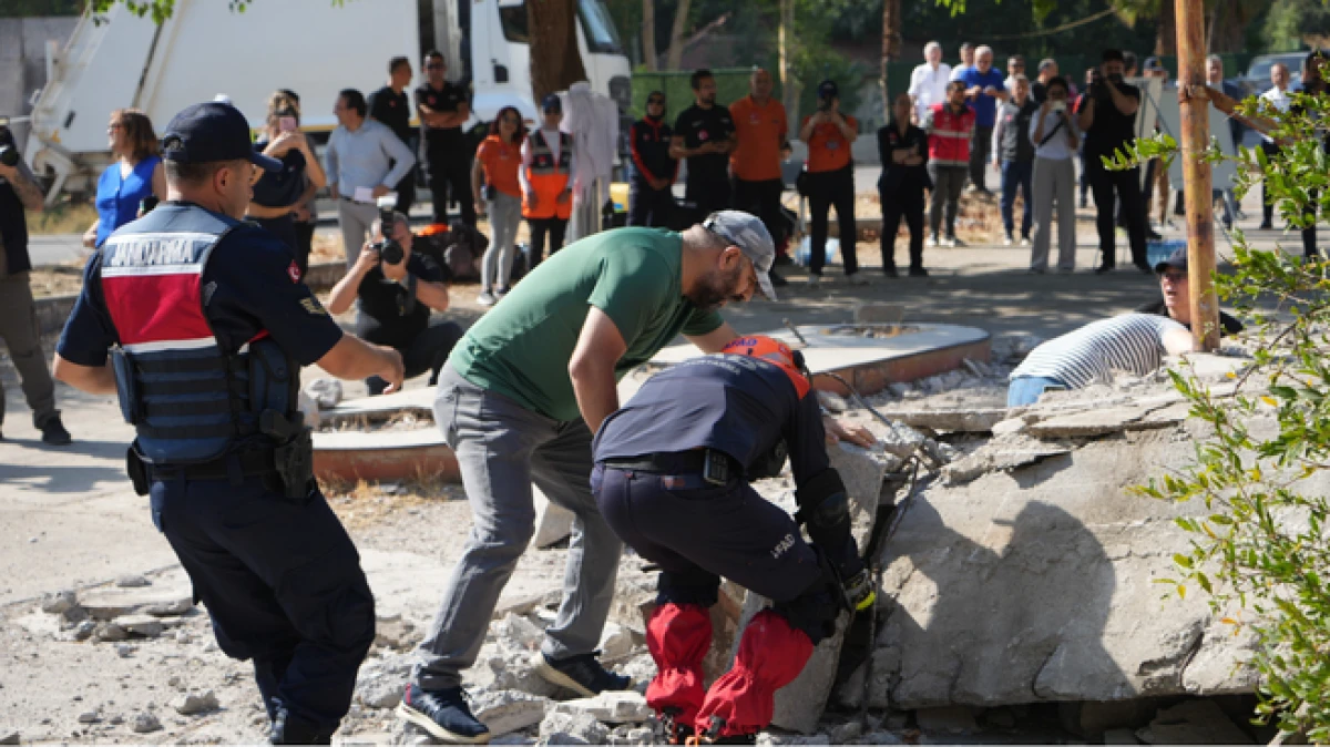 Antalya’da 5,8’lik deprem senaryosuyla gerçeği aratmayan tatbikat   