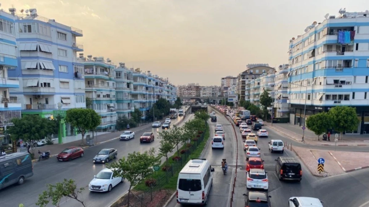 Antalya'da araç artış oranı nüfus artış oranını geçti: Trafikte 1,6 milyon taşıt 