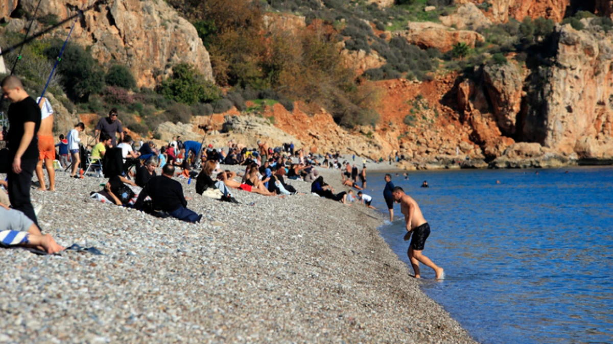 Antalya'da aralık ayında deniz keyfi   