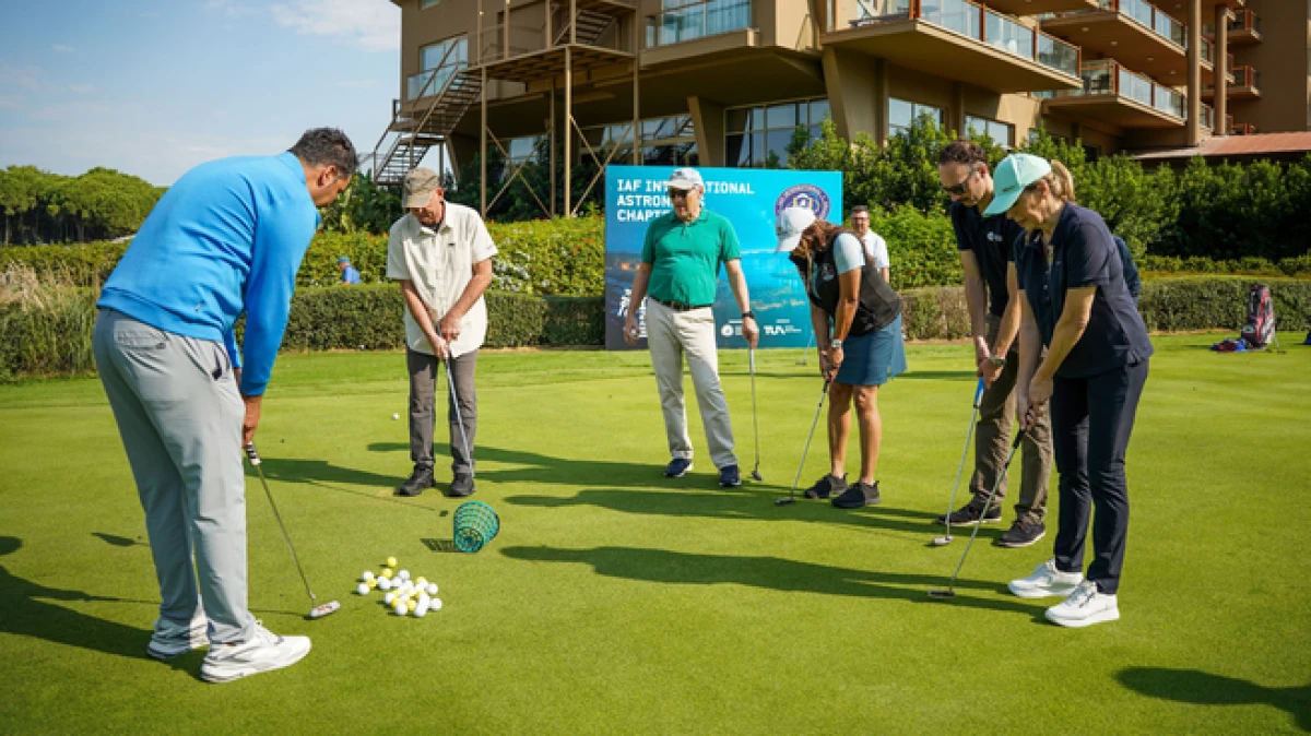 Antalya&rsquo;da astronotlar Belek'in tanıtımı i&ccedil;in golf oynadı