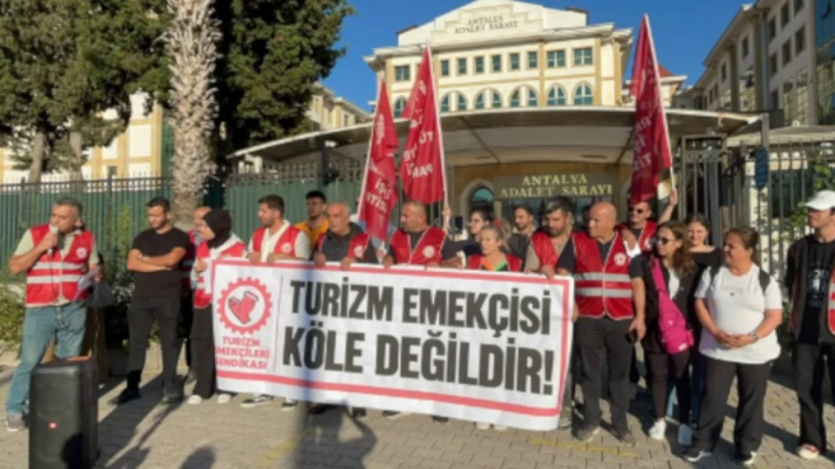 Antalya&rsquo;da aylardır maaş alamayan otel &ccedil;alışanları eylem yaptı