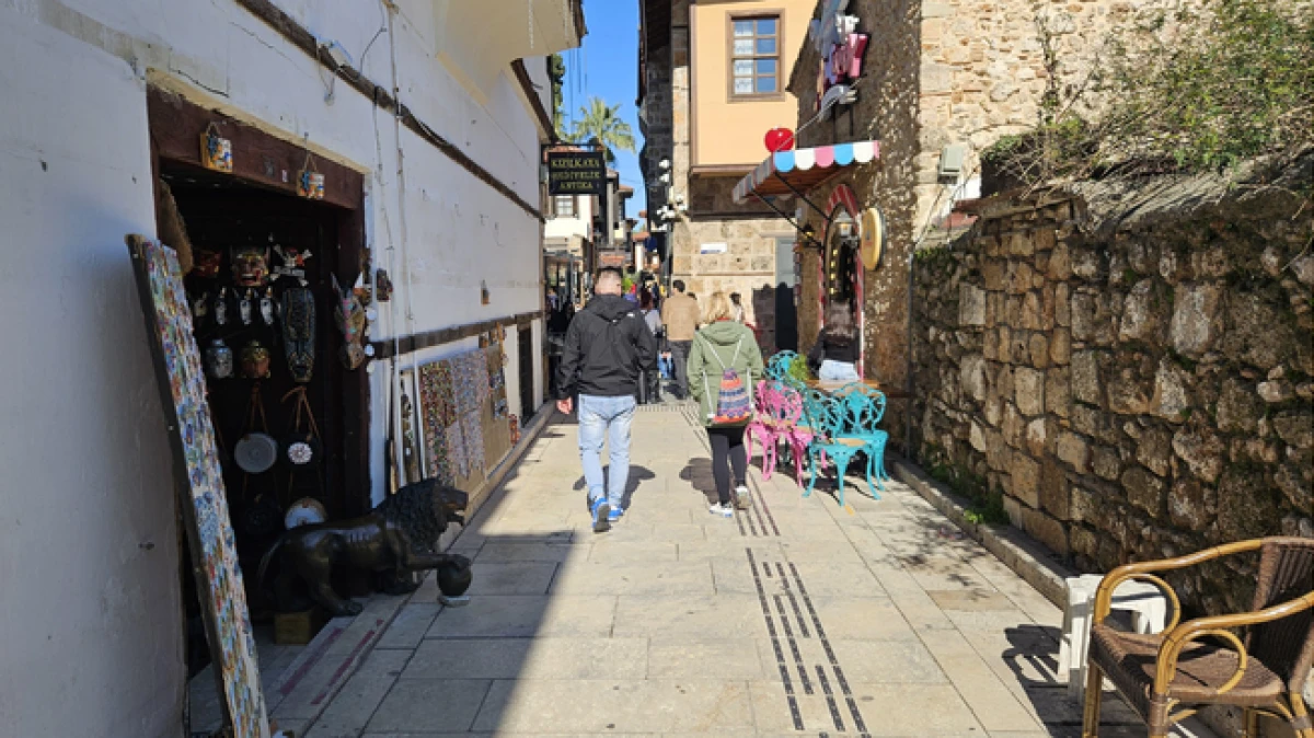 Antalya&rsquo;da Bereket Tanrısı şikayeti ile başlayan tebligat, t&uuml;m Kalei&ccedil;i&rsquo;ni etkiledi