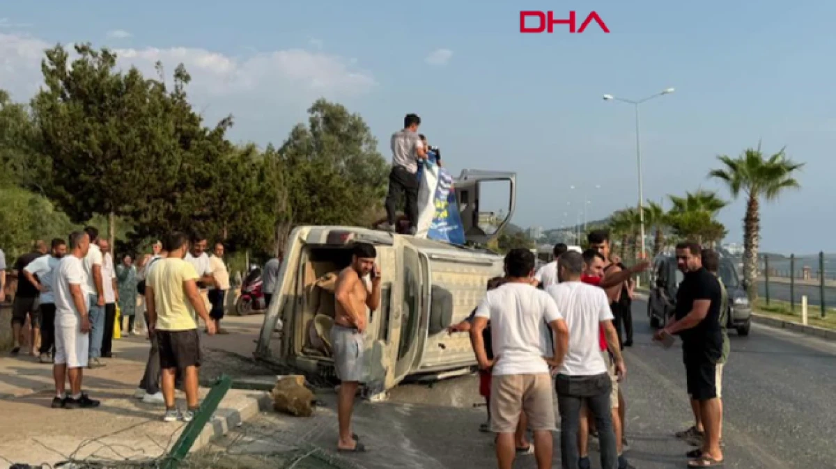 Antalya&rsquo;da bisikletliye &ccedil;arpmamak i&ccedil;in manevra yapan ara&ccedil; devrildi: 2 yaralı