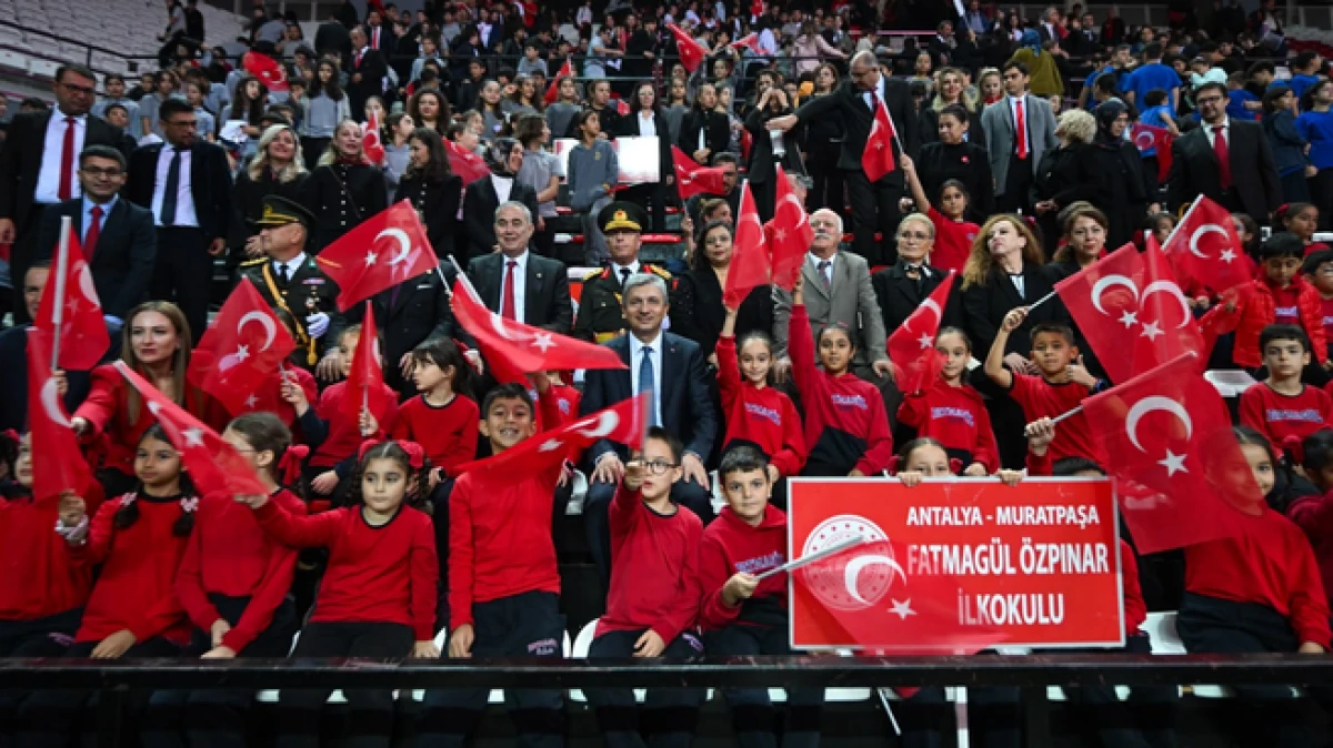 Antalya&rsquo;da Cumhuriyet'in 103'&uuml;nc&uuml; yıl d&ouml;n&uuml;m&uuml; kutlandı