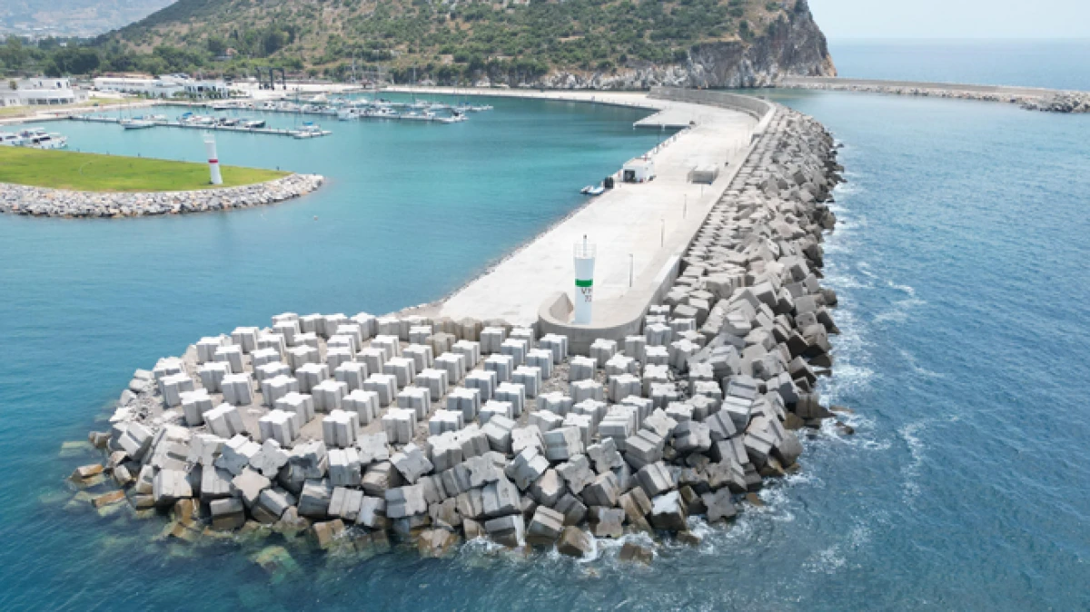 Antalya’da denize atık bırakılan marinanın yetkilisine adli kontrol 