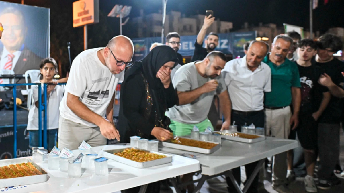 Antalya’da en fazla baklavayı yemek için kıyasıya yarıştılar 