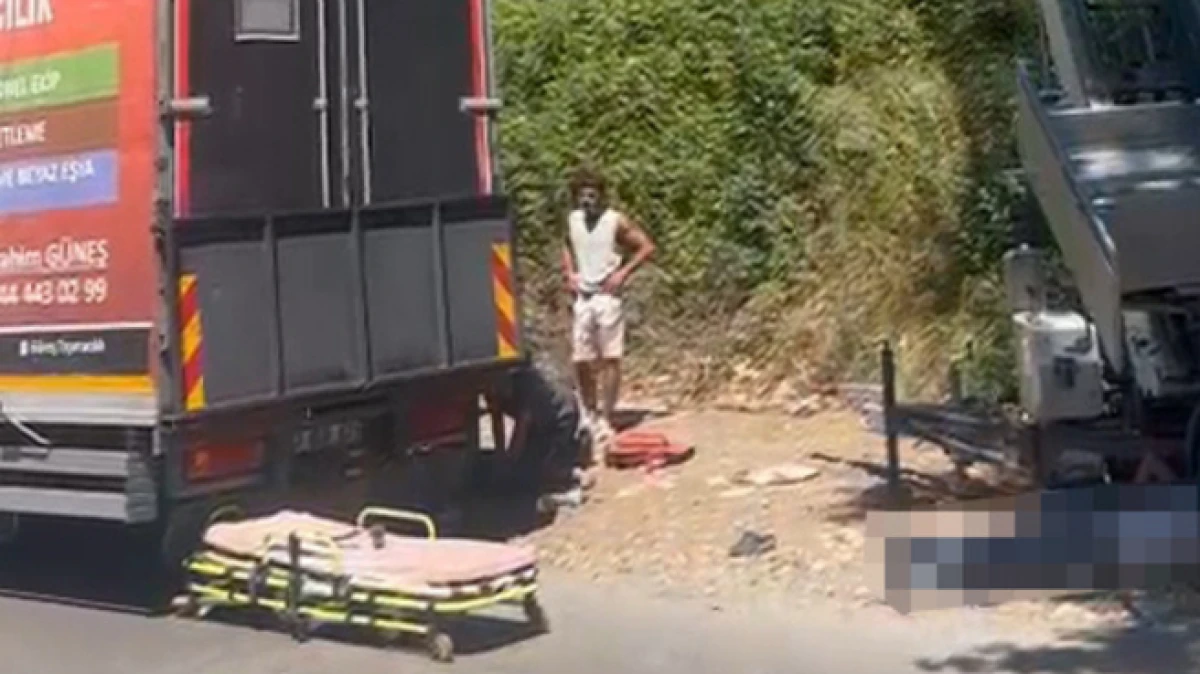 Antalya&rsquo;da ev taşıma sırasında y&uuml;k asans&ouml;r&uuml; elektrik hattının &uuml;zerine d&uuml;şt&uuml;; 2 &ouml;l&uuml;