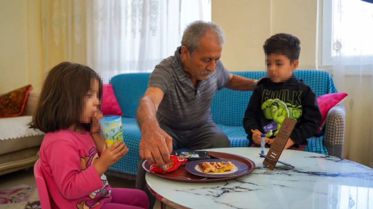 Antalya’da evden tahliye kararı verilen dede ve 3 torununa yardım eli uzandı  