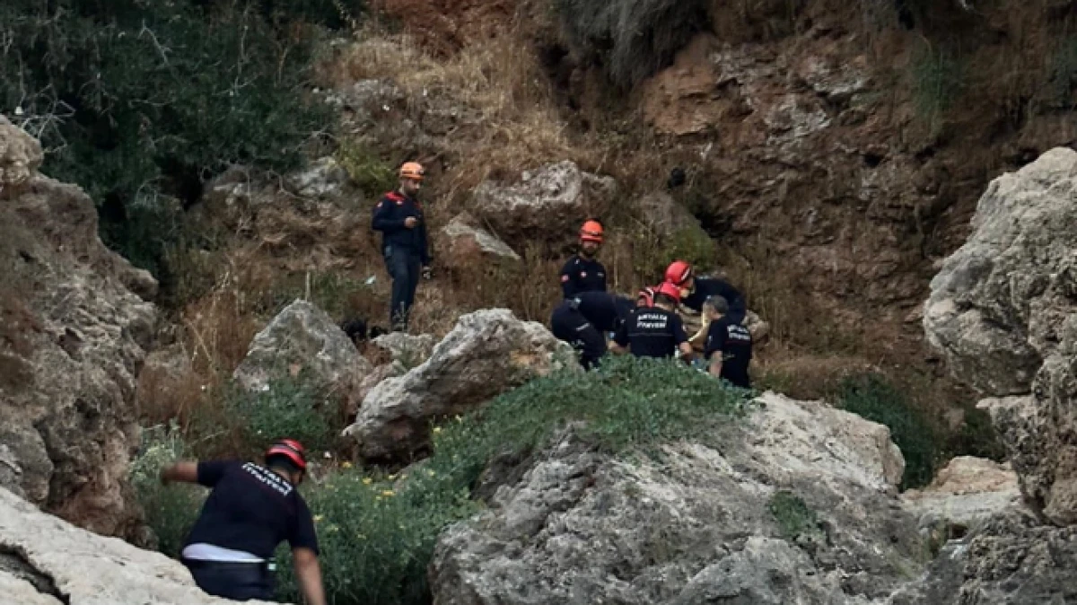 Antalya’da falezden düşen turist hayatını kaybetti