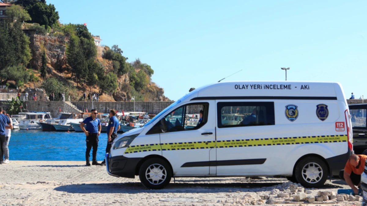 Antalya'da falezlerden düşen genç kız hayatını kaybetti 