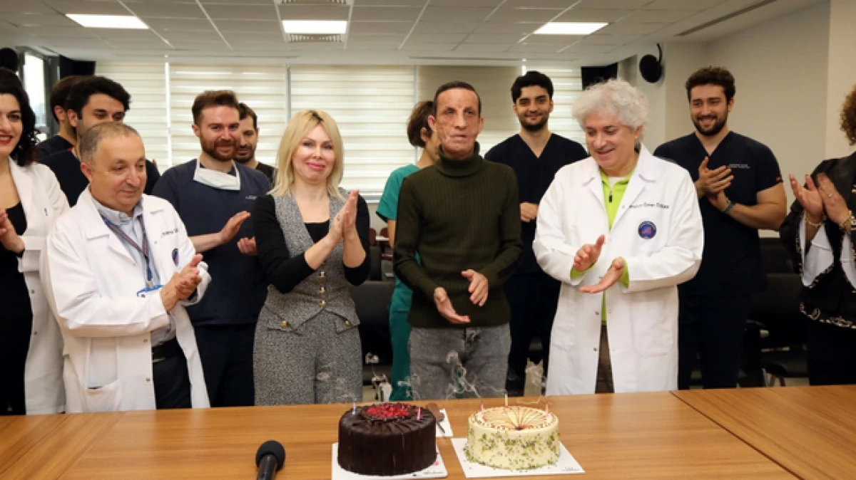 Antalya&rsquo;da ger&ccedil;ekleşen T&uuml;rkiye&rsquo;nin ilk y&uuml;z naklinin 14.yılı Uğur Acar; &ldquo;Y&uuml;z&uuml;n&uuml; aldığım kişinin yaşındayım&rdquo;