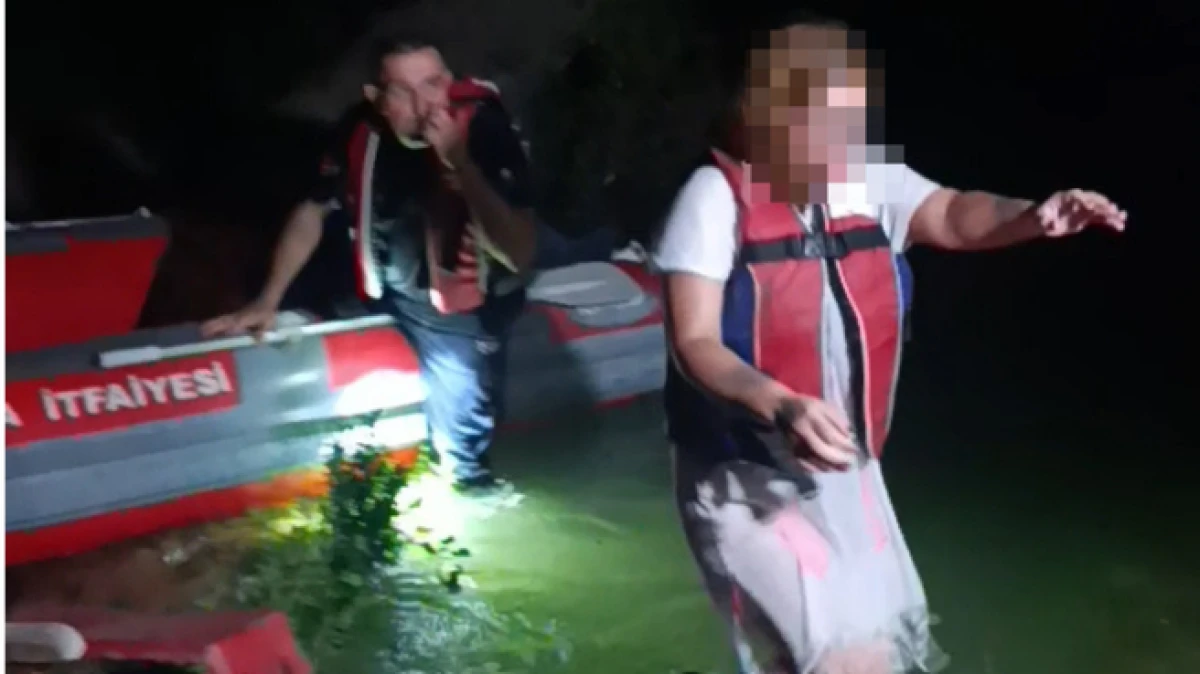 Antalya&rsquo;da ırmaktaki adacıkta mahsur kaldı, kurtaran ekipten &ouml;z&uuml;r diledi