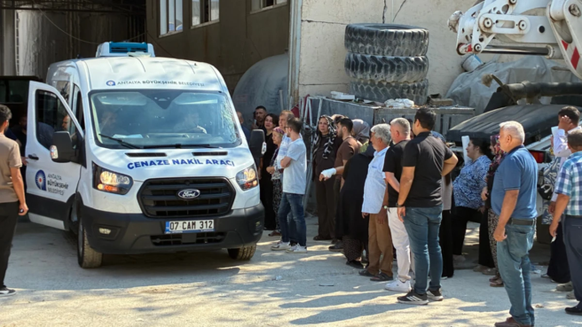 Antalya&rsquo;da iş&ccedil;iden acı haber: Kamyonunun yanında &ouml;l&uuml; bulundu