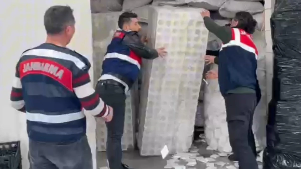 Antalya'da ka&ccedil;ak kozmetik &uuml;retimi yapılan depoya baskın: 65 milyon liralık sahte &uuml;r&uuml;n ele ge&ccedil;irildi   