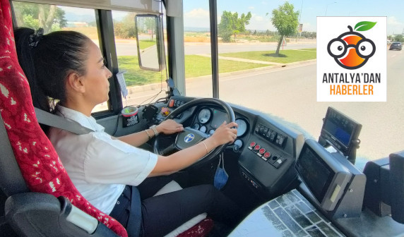 Antalya’da “Kadından şoför mü olur” diyenlere inat mesleğini 9 yıldır başarıyla yapıyor
