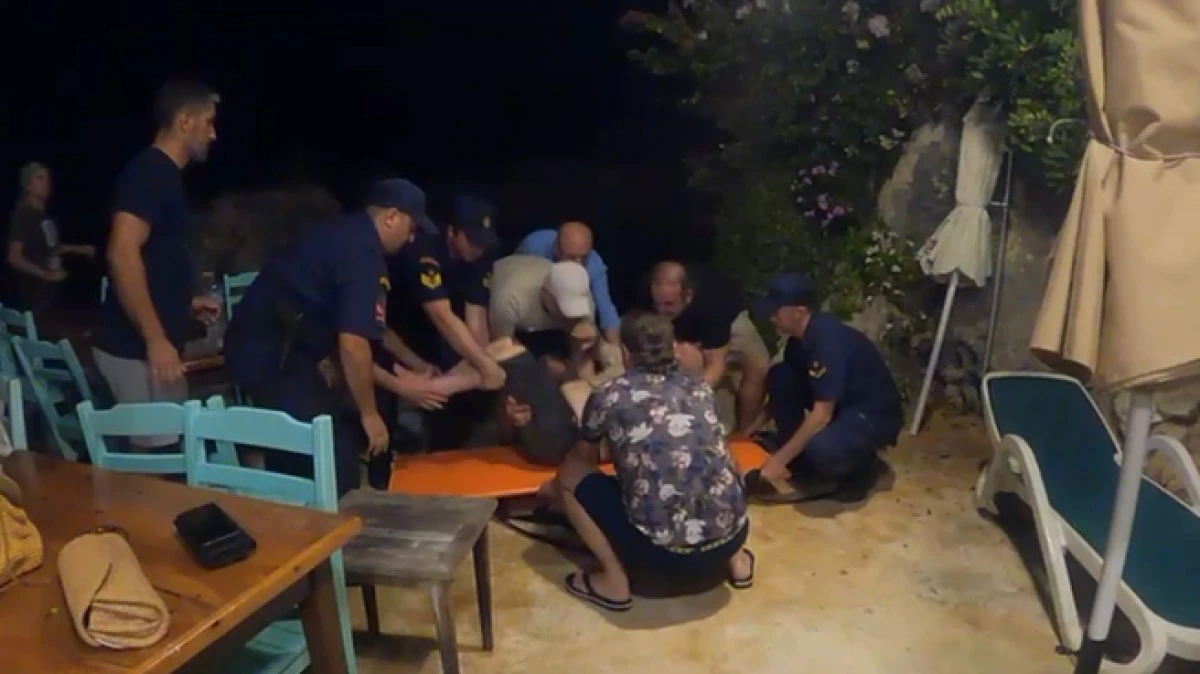 Antalya’da kalp krizi geçiren vatandaşa sahil güvenlik ekipleri yetişti