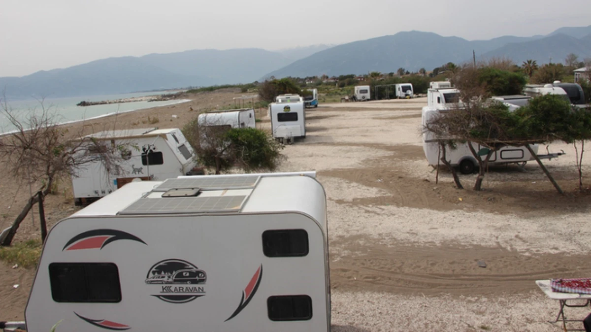 Antalya'da &lsquo;karavan' tartışması, karavancılar b&ouml;lgeden &ccedil;ıkarıldı