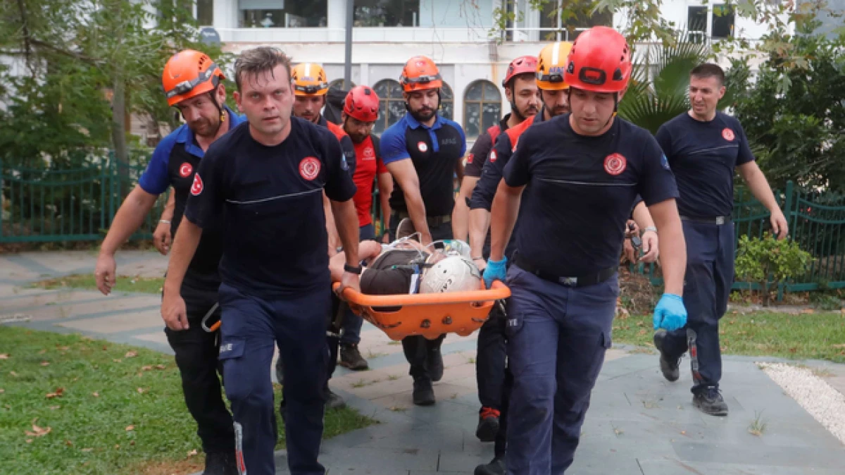 Antalya’da kayalıklardan düşen genci kurtarmak için ekipler seferber oldu  