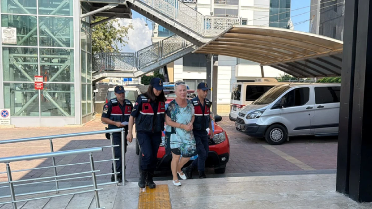 Antalya&rsquo;da kız &ccedil;ocuğunu haşemayla havuza sokmadığı iddia edilen site y&ouml;neticisi tutuklandı