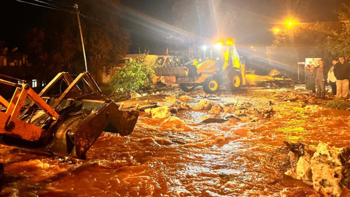 Antalya'da kuvvetli sağanak, sel ve su baskınlarına neden oldu