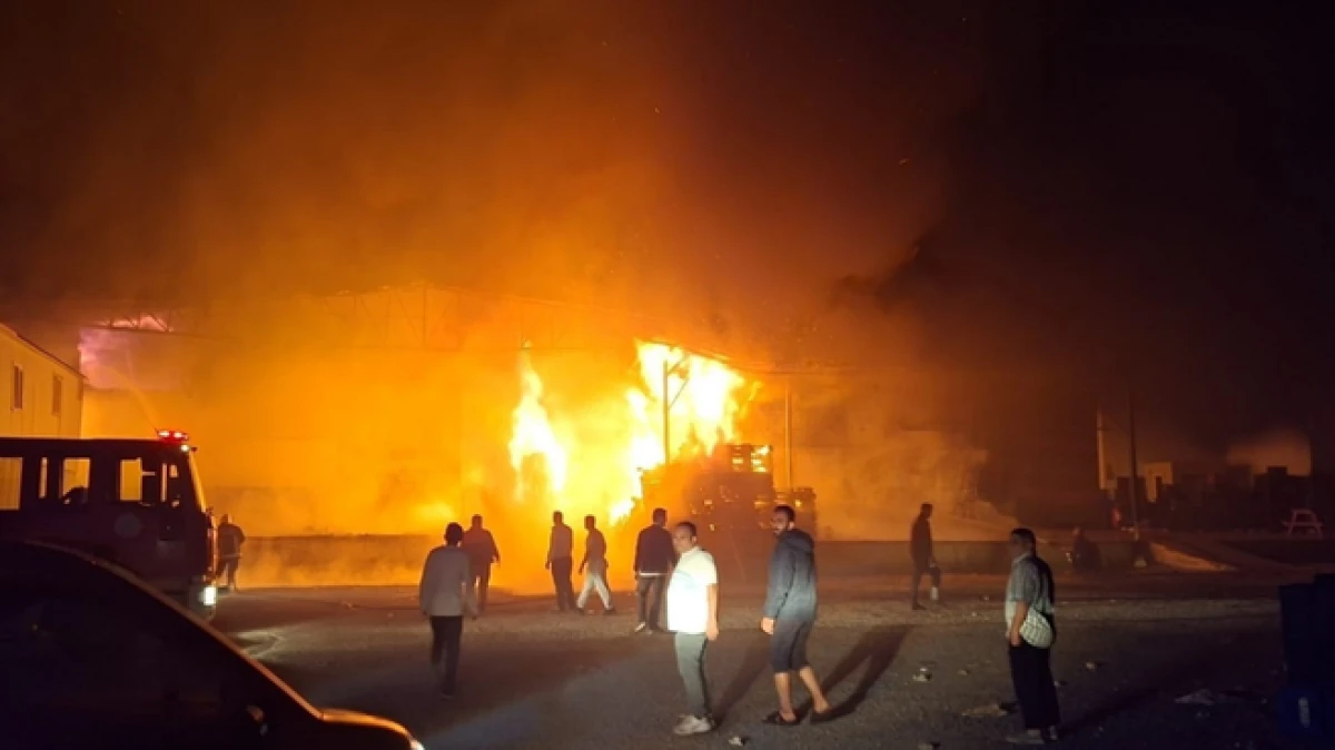 Antalya’da meyve-sebze paketleme fabrikası yangınındaki hasar ortaya çıktı 