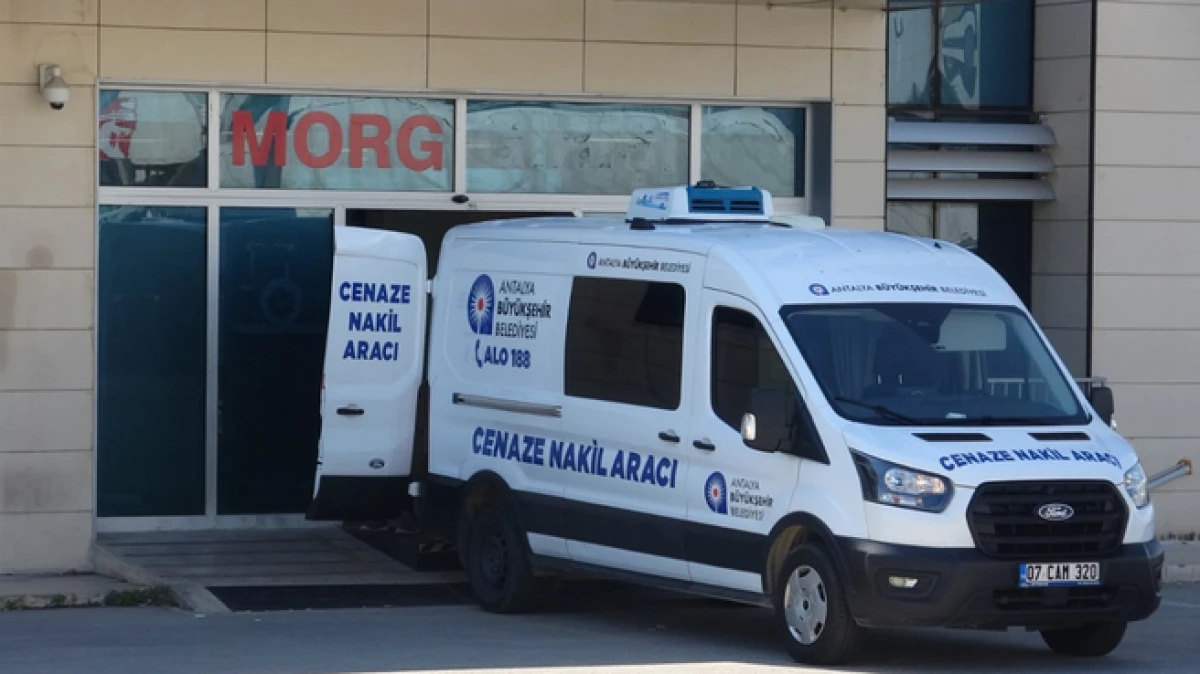 Antalya&rsquo;da motosiklet kazasında ağır yaralanan belediye &ccedil;alışanı hayatını kaybetti