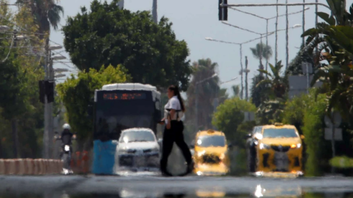 Antalya’da nem oranı yüzde 85'e çıktı, kent görünmez oldu 