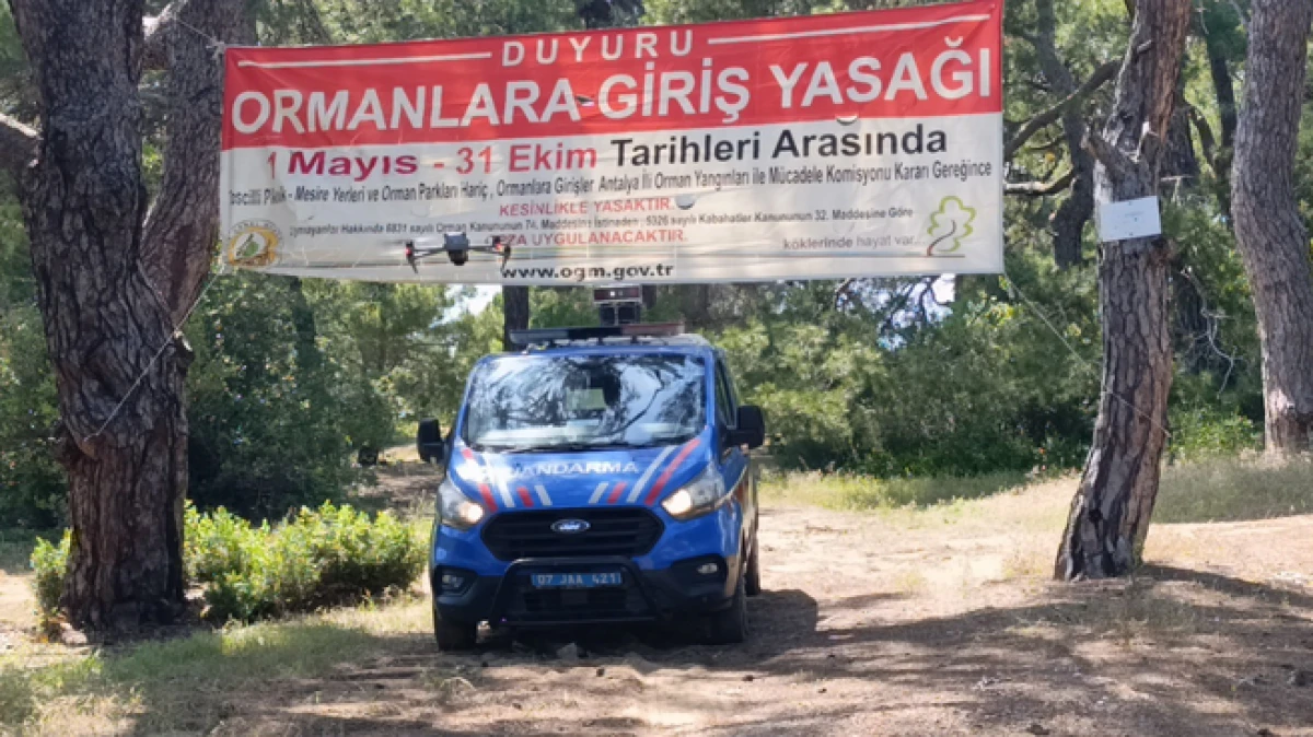 Antalya'da ormanlara girişler yasaklandı, jandarma vatandaşları tek tek uyardı   