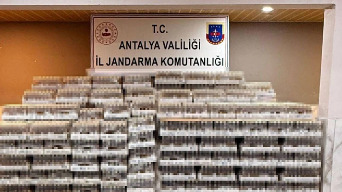 Antalya&rsquo;da otelin 2 deposunda 5 bin litre ka&ccedil;ak ve sahte i&ccedil;ki ele ge&ccedil;irildi   